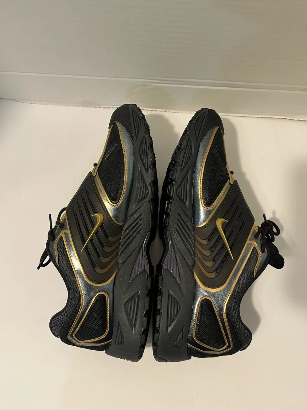 Nike Men’s Athletic Sneakers Black and Gold Size 13
